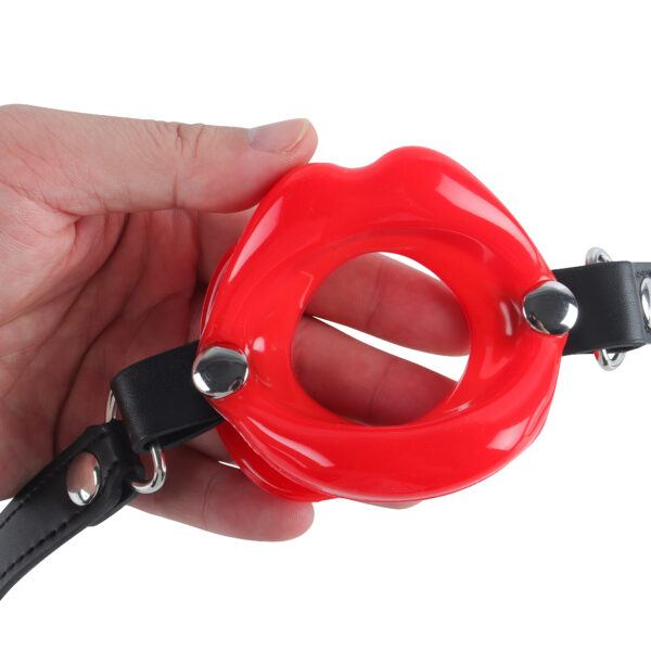 Banoch   Gag kissy lips   Rood   bondage in hand Banoch   Gag kissy lips   Rood   bondage in hand