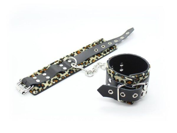 Banoch Handcuff tiger Handboeien tijgerprint Leer 987101378 2 1 Banoch Handcuff tiger Handboeien tijgerprint Leer 987101378 2 1