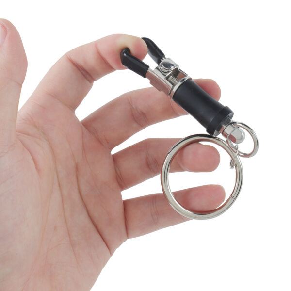 Banoch   Pinces de D.   Tepelklem   verstelbaar   zwart om vinger geklemd