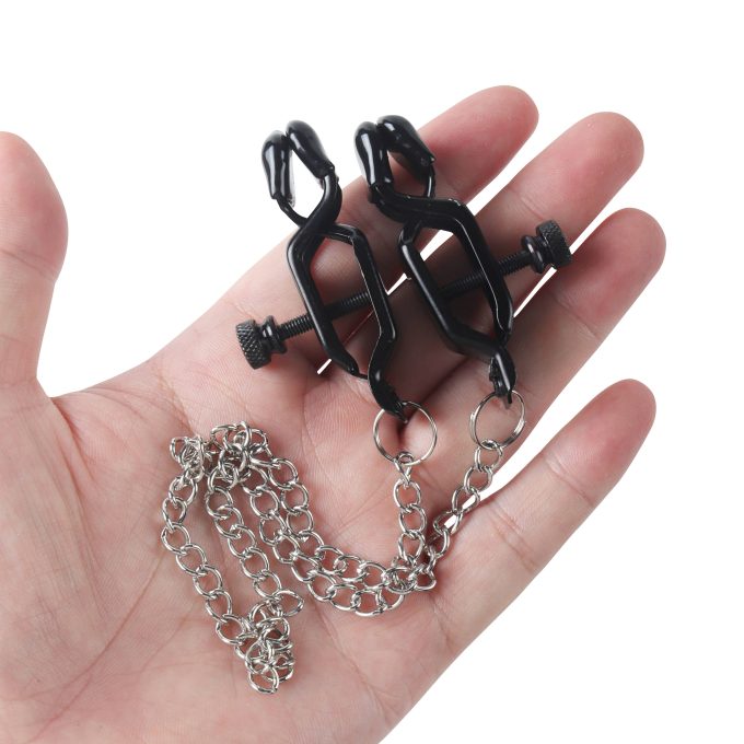 Banoch   Pinces de N.   Tepelklem   verstelbaar   zwart   ketting liggend in hand