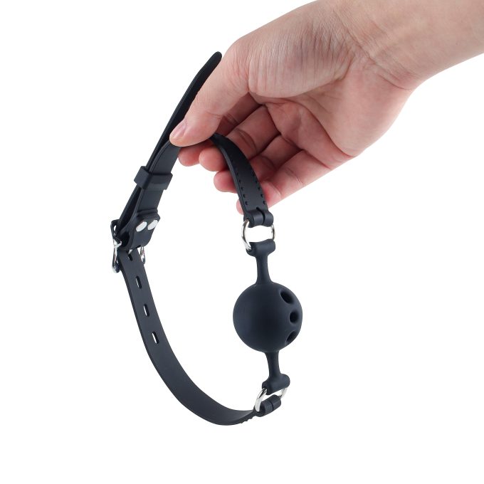 Banoch   ball gag siliconen small   zwart Ø 3,5 cm hangend in hand