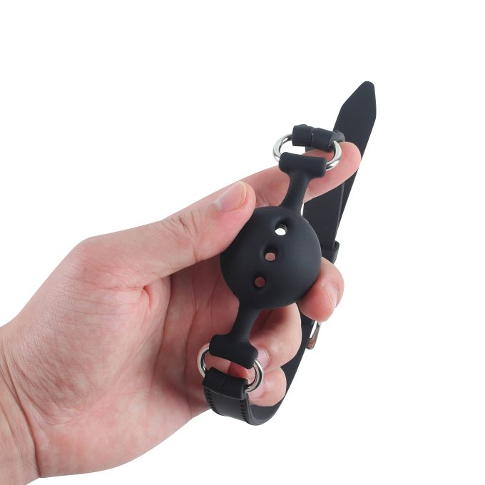 Banoch   ball gag siliconen small   zwart Ø 3,5 cm in hand