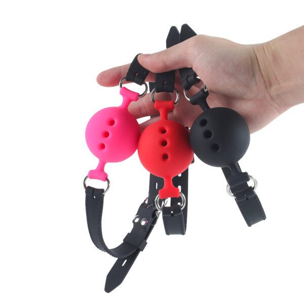 Banoch   ballgag siliconen large   verschillende kleuren in hand