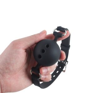 Banoch   ballgag siliconen large   zwart Ø 5 cm in hand