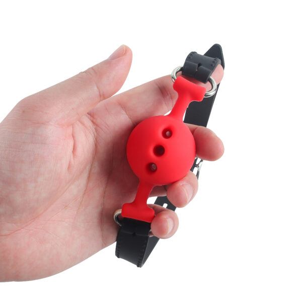 Banoch   ballgag siliconen small   rood Ø 3,5 cm in hand