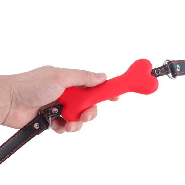 Banoch   mouthgag bone   siliconen gag bot   rood in hand