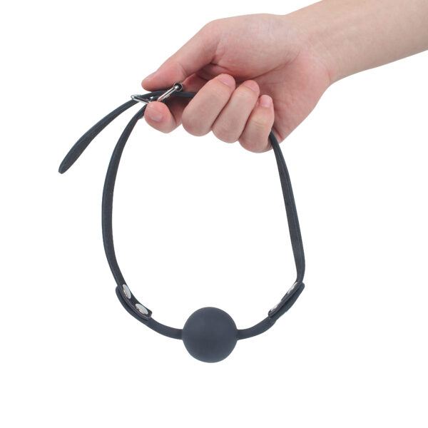 Banoch   Ball gag siliconen met verstelbare band   Zwart   Bal ∅ 4 cm hangend in hand