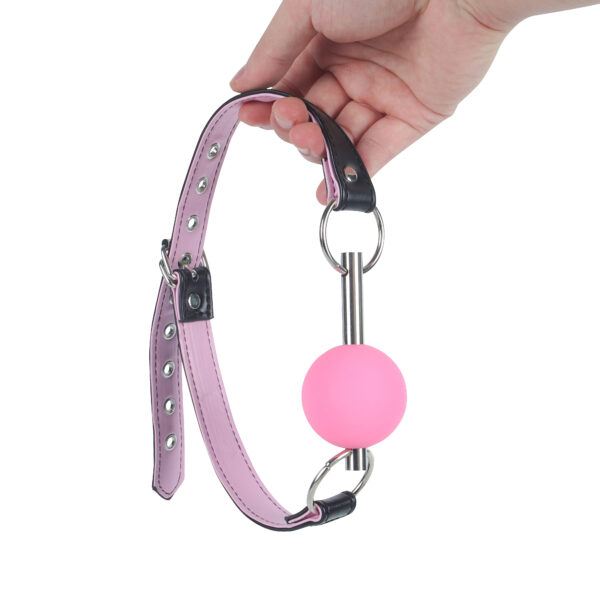 Banoch   Ballgag Pink Luxe   Siliconen   Roze   hangend in hand