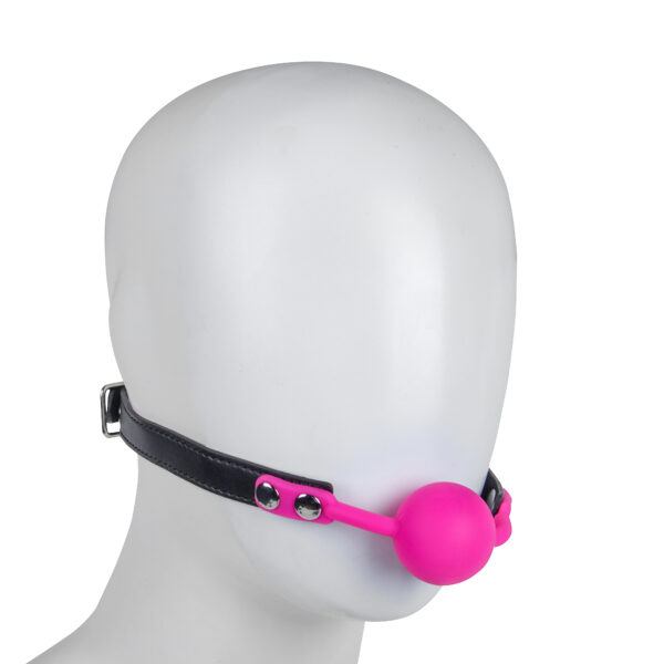 Banoch   Ballgag siliconen met verstelbare band   Donker Roze   Bal ∅ 4 op pop Banoch   Ballgag siliconen met verstelbare band   Donker Roze   Bal ∅ 4 op pop