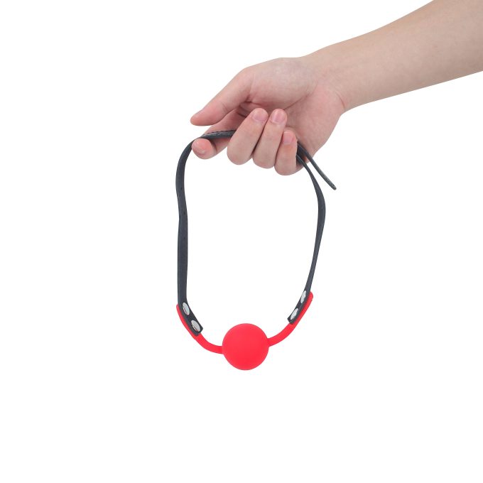 Banoch   Ballgag siliconen met verstelbare band   Rood   Bal ∅ 4 cm hangend in hand