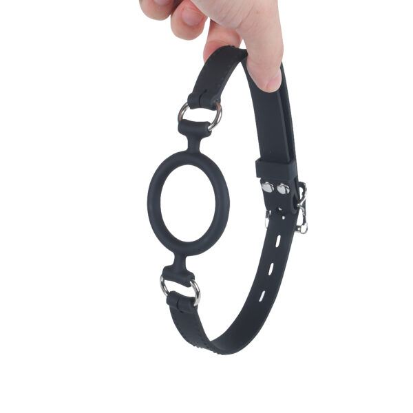 Banoch   O ring gag siliconen   ∅ 50   volledig siliconen hangend in hand