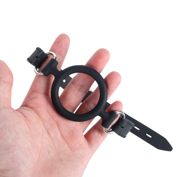 Banoch   O ring gag siliconen   ∅ 50   volledig siliconen in hand