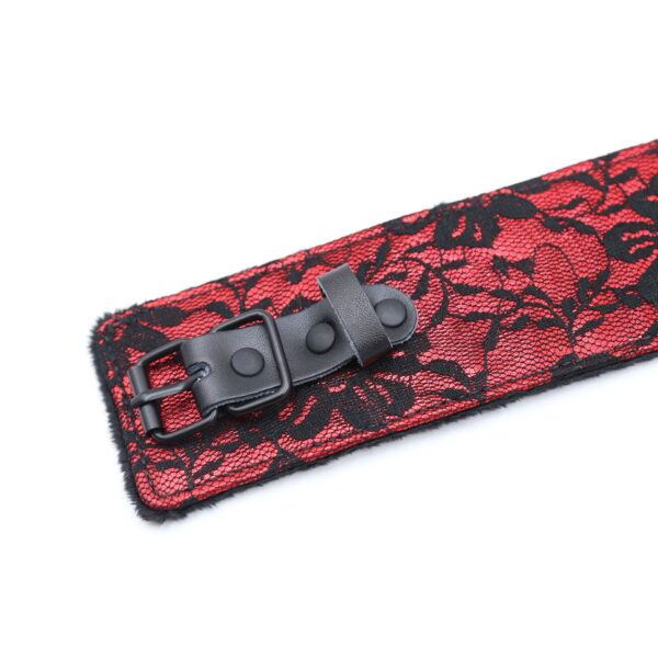 Banoch detail Collar leash Courtesan Red halsband met riem rood 987101768 Banoch detail Collar leash Courtesan Red halsband met riem rood 987101768