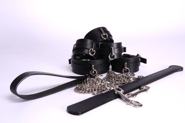 Banoch Hedonistic bauhaus Bondageset zwart leer 987101856 19 scaled Banoch Hedonistic bauhaus Bondageset zwart leer 987101856 19 scaled