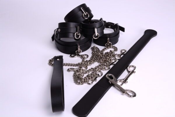 Banoch Hedonistic bauhaus Bondageset zwart leer 987101856 20 scaled Banoch Hedonistic bauhaus Bondageset zwart leer 987101856 20 scaled