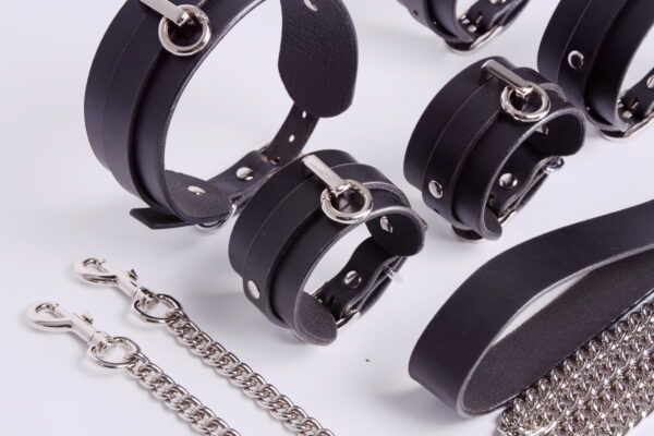 Banoch Hedonistic bauhaus Bondageset zwart leer 987101856 22 scaled Banoch Hedonistic bauhaus Bondageset zwart leer 987101856 22 scaled