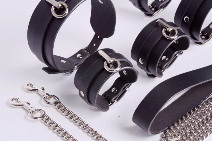 Banoch Hedonistic bauhaus Bondageset zwart leer 987101856 22 scaled Banoch Hedonistic bauhaus Bondageset zwart leer 987101856 22 scaled