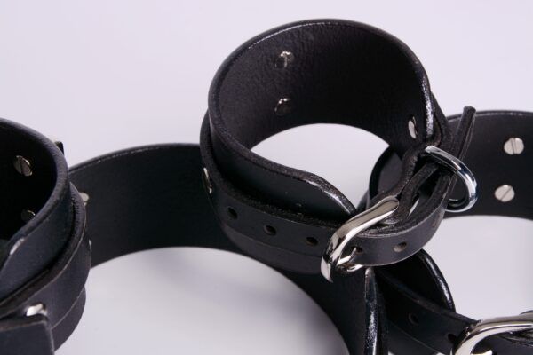 Banoch Hedonistic bauhaus Bondageset zwart leer 987101856 25 scaled Banoch Hedonistic bauhaus Bondageset zwart leer 987101856 25 scaled
