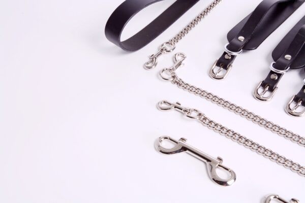 Banoch Hedonistic bauhaus Bondageset zwart leer 987101856 8 scaled Banoch Hedonistic bauhaus Bondageset zwart leer 987101856 8 scaled