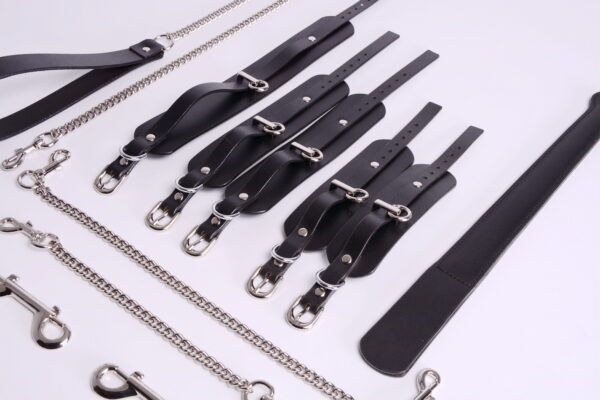 Banoch Hedonistic bauhaus Bondageset zwart leer 987101856 9 scaled Banoch Hedonistic bauhaus Bondageset zwart leer 987101856 9 scaled