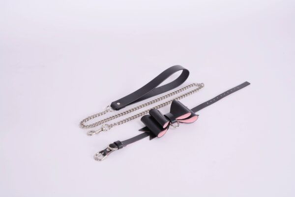 Banoch Hedonistic bowtie Bondageset strik zwartroze leer 987101857 12 scaled Banoch Hedonistic bowtie Bondageset strik zwartroze leer 987101857 12 scaled