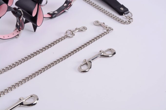 Banoch Hedonistic bowtie Bondageset strik zwartroze leer 987101857 14 scaled