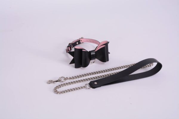 Banoch Hedonistic bowtie Bondageset strik zwartroze leer 987101857 7 scaled Banoch Hedonistic bowtie Bondageset strik zwartroze leer 987101857 7 scaled