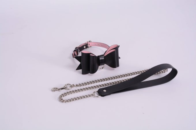 Banoch Hedonistic bowtie Bondageset strik zwartroze leer 987101857 7 scaled