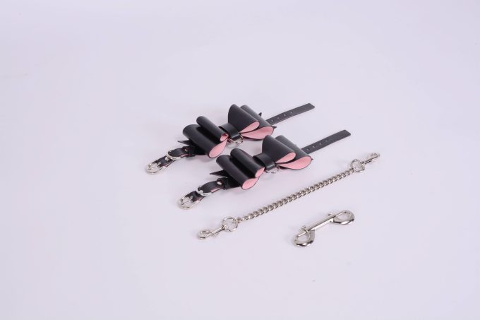 Banoch Hedonistic bowtie Bondageset strik zwartroze leer 987101857 9 scaled