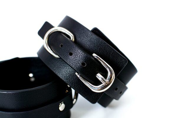 Banoch Sultry Bondageset in hoes zwart pu leer 987101854 21 scaled Banoch Sultry Bondageset in hoes zwart pu leer 987101854 21 scaled