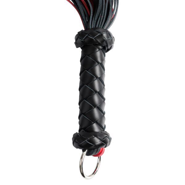 Banoch Flogger redblack korte zweep leer ophangring 987102216 3 scaled scaled Banoch Flogger redblack korte zweep leer ophangring 987102216 3 scaled scaled