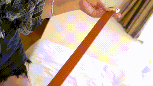 Banoch Lockink how to use the bondage straps 3