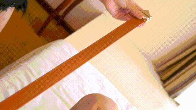 Banoch Lockink how to use the bondage straps 5