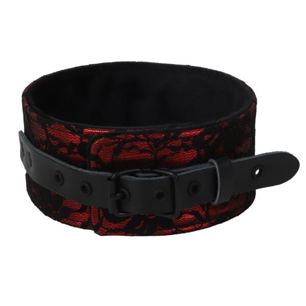 Banoch Collar leash Courtesan Red halsband met riem rood 987101768 2 scaled scaled Banoch Collar leash Courtesan Red halsband met riem rood 987101768 2 scaled scaled