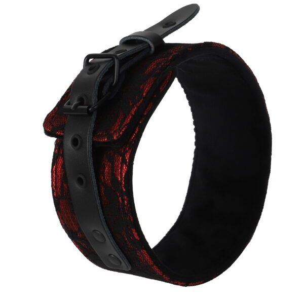 Banoch Collar leash Courtesan Red halsband met riem rood 987101768 3 scaled scaled Banoch Collar leash Courtesan Red halsband met riem rood 987101768 3 scaled scaled