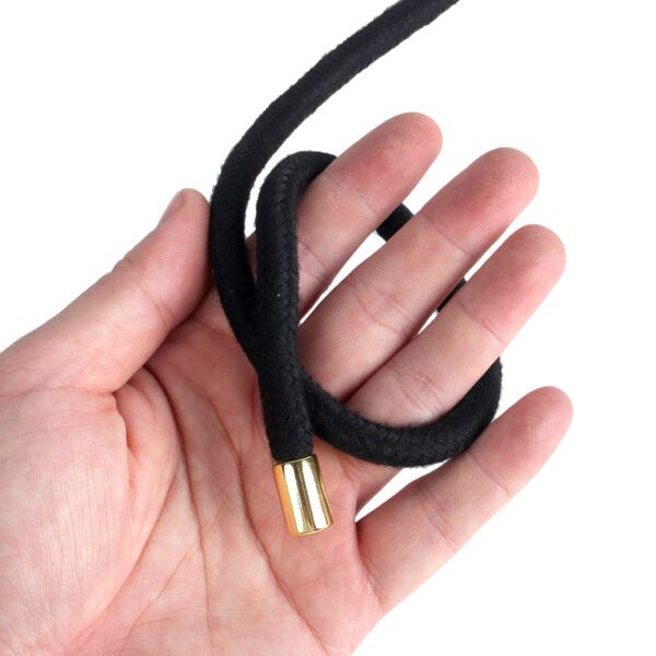 Banoch Bondagetouw extra zacht 10 meter rood & zwart in opbergtas (11) Banoch Bondagetouw extra zacht 10 meter rood & zwart in opbergtas (11)