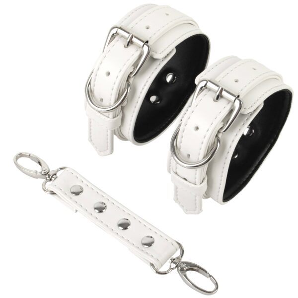 Banoch handboeien van pu leer wit zwart bondage 987102336 5 scaled scaled Banoch handboeien van pu leer wit zwart bondage 987102336 5 scaled scaled