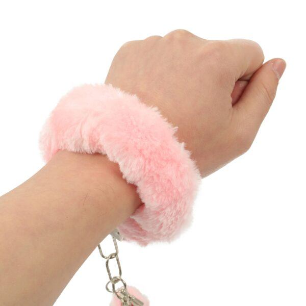 Banoch La Diva hot pink bondage blinddoek zweepje en handboeien 9 scaled scaled Banoch La Diva hot pink bondage blinddoek zweepje en handboeien 9 scaled scaled