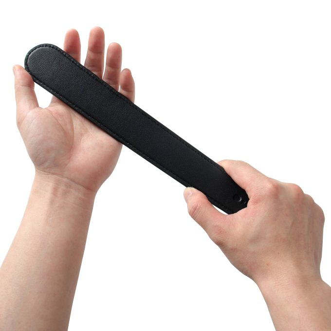 Banoch Paddle zwart 31 cm X 4 cm imitatie leer BDSM 6 scaled Banoch Paddle zwart 31 cm X 4 cm imitatie leer BDSM 6 scaled