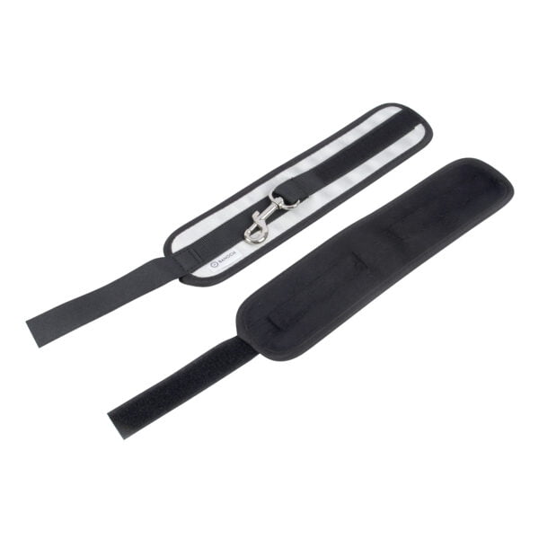 Banoch Cuffs Grey Comfortabele en zachte handboeien soft bondage 2 scaled Banoch Cuffs Grey Comfortabele en zachte handboeien soft bondage 2 scaled