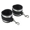 Banoch Cuffs Grey Comfortabele en zachte handboeien soft bondage 3 scaled Banoch Cuffs Grey Comfortabele en zachte handboeien soft bondage 3 scaled