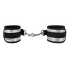 Banoch Cuffs Grey Comfortabele en zachte handboeien soft bondage 6 scaled Banoch Cuffs Grey Comfortabele en zachte handboeien soft bondage 6 scaled