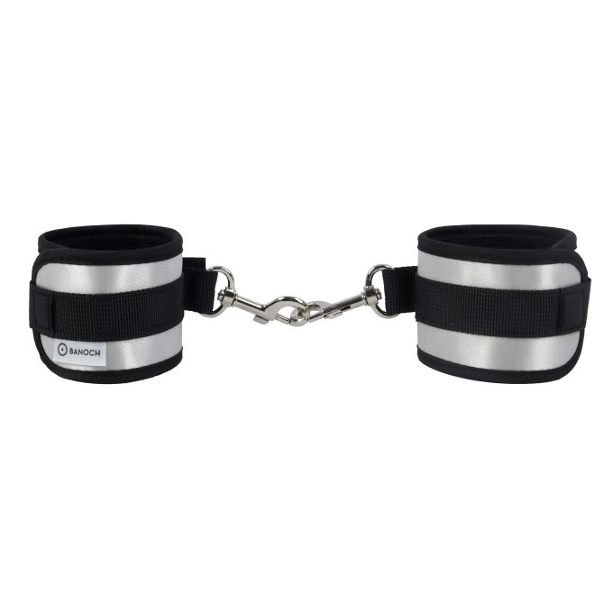 Banoch Cuffs Grey Comfortabele en zachte handboeien soft bondage 6 scaled Banoch Cuffs Grey Comfortabele en zachte handboeien soft bondage 6 scaled