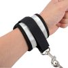Banoch Cuffs Grey Comfortabele en zachte handboeien soft bondage 8 scaled Banoch Cuffs Grey Comfortabele en zachte handboeien soft bondage 8 scaled