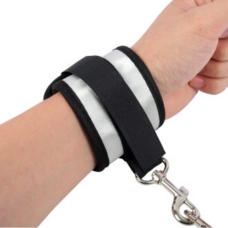 Banoch Cuffs Grey Comfortabele en zachte handboeien soft bondage 8 scaled