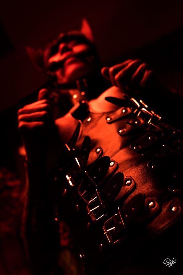 Banoch model Alice photograhper oski Collar Bondage body Harness black6 2