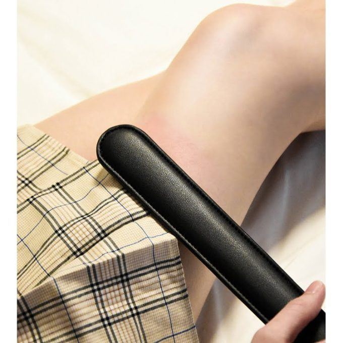 Banoch Paddle zwart Bolle en vlakke kant 31 cm X 4 cm imitatie leer BDSM Banoch Paddle zwart Bolle en vlakke kant 31 cm X 4 cm imitatie leer BDSM