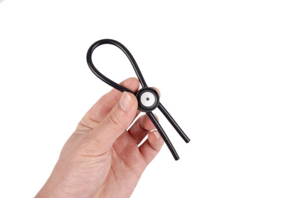 Banoch Verstelbare zwarte lasso cockring 10 scaled Banoch Verstelbare zwarte lasso cockring 10 scaled