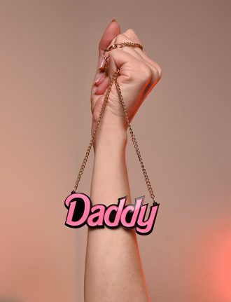 Banoch x darvinetta daddy hanger goud in hand