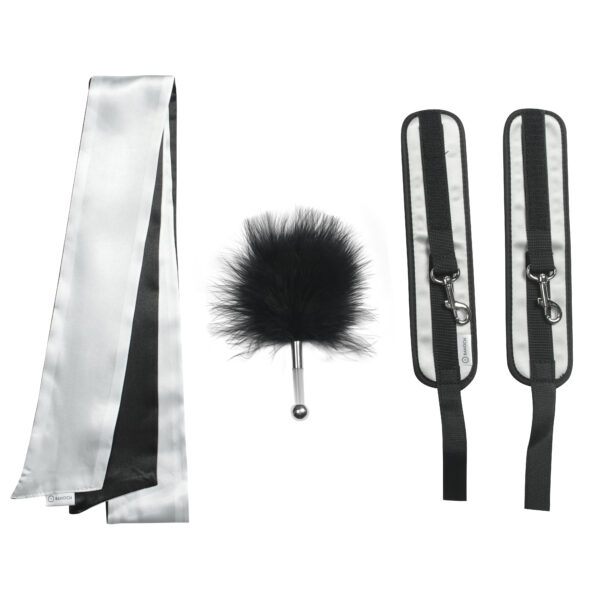 Banoch Blinddoek handboeien streelveer soft grey bondage 1 scaled Banoch Blinddoek handboeien streelveer soft grey bondage 1 scaled